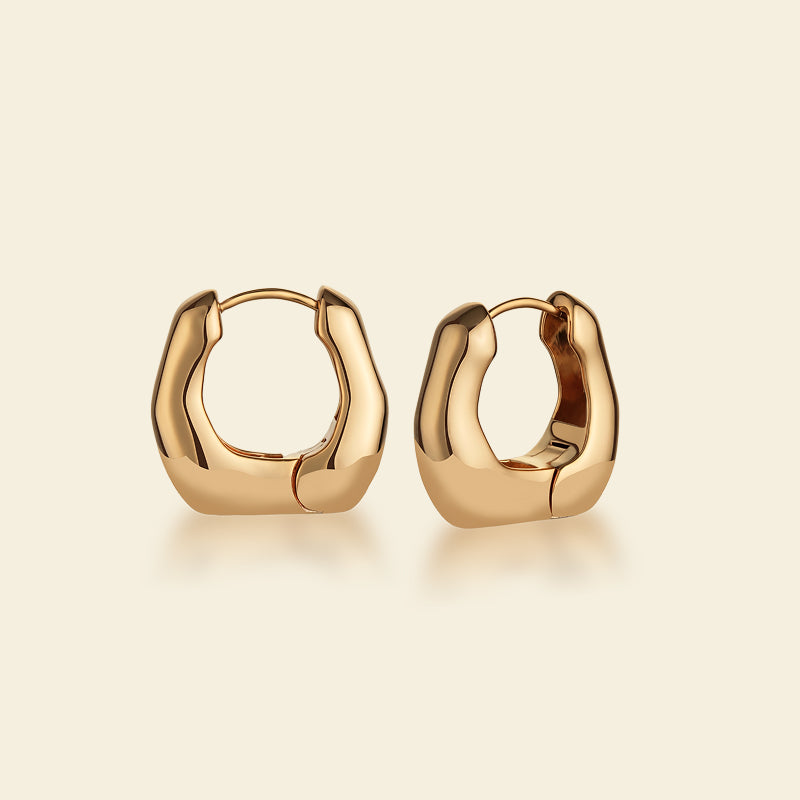 Gouden oorringen met melkmotief