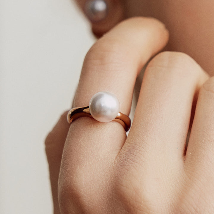 Gold Milk Pearl Ring